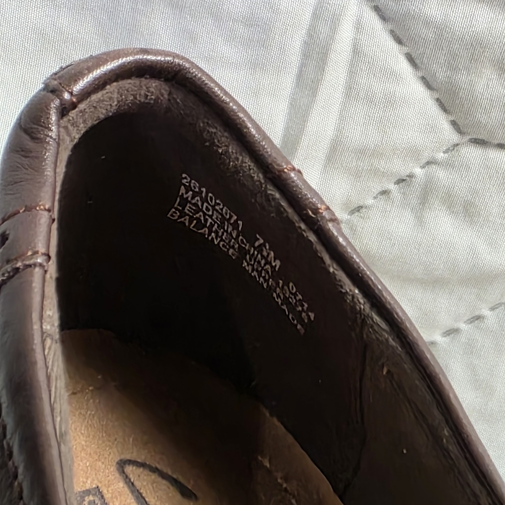 Clark’s Artisan Collection Women’s Block Heal Oxford Leather Shoes
Size 7.5M - Picture 12 of 12